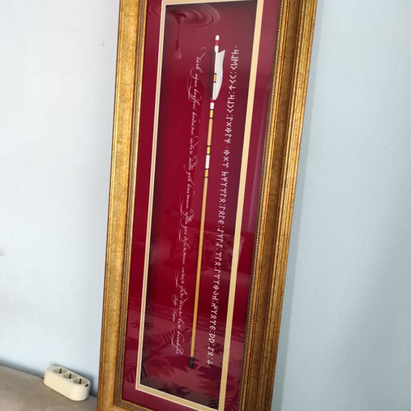 Kadife Kırmızı Paspartulu VİP Ok'lu Tablo 40*100